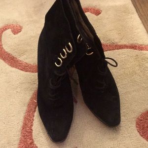 Gucci size 9 black suede ankle booties